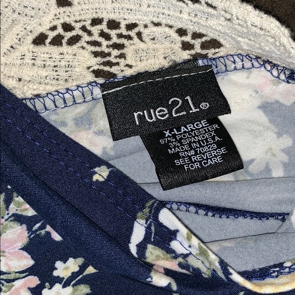 Dress - Picture 3 of 3